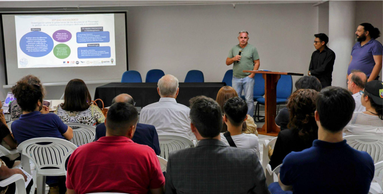 Los sociólogos Franck Poupeau, Wilson Poma y Ferderico Vargas, hablan de sus tareas de investigación. ©IRD Bolivia